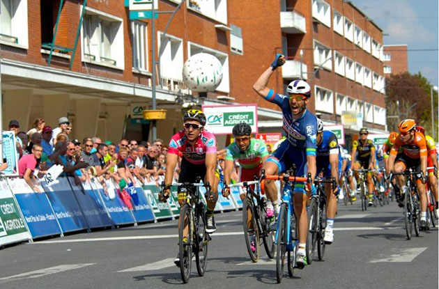 Kenny Dehaes wins stage 5